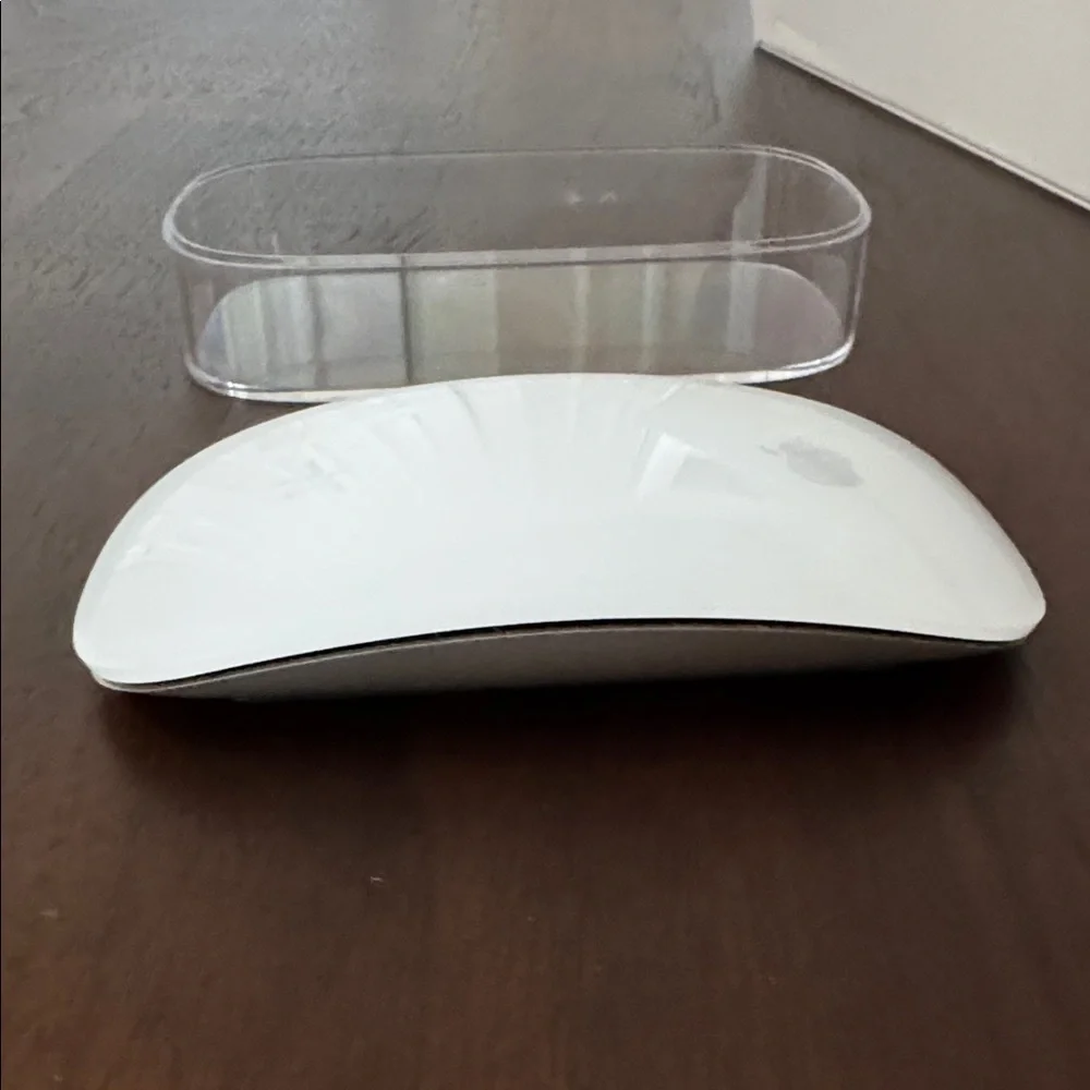 Apple A1296 MAGIC MOUSE + TRAY EUC